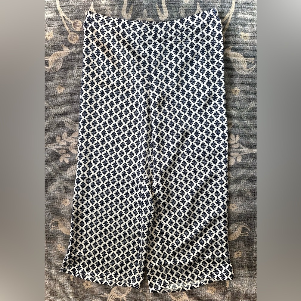 J.Jill Wearever Collection cropped satin pants white with Navy Crest pattern